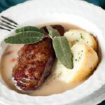 Unlock Flavor: The Art of Rich and Creamy Roasted Garlic Gravy