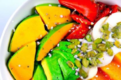 Energize Your Day with a Vibrant Tropical Superfood Bowl