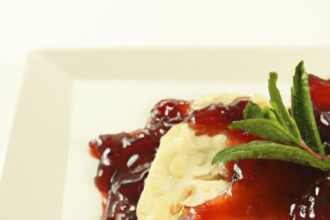 Melting Moments: The Art of Baked Brie with Jam Pairings